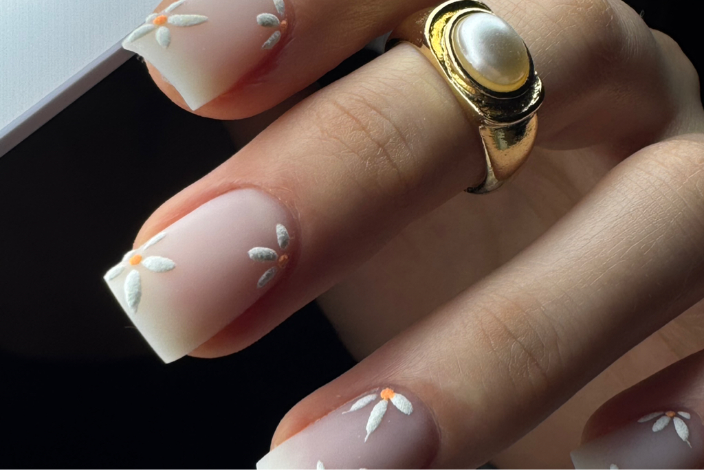 Маникюр с покрытием гель-лак / Manichiura cu gel-lac — Center Nails